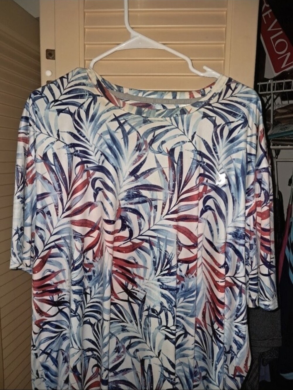 Reel Legends White Shirt W/Blue & Red Tropical Leaf Print Sz XXL